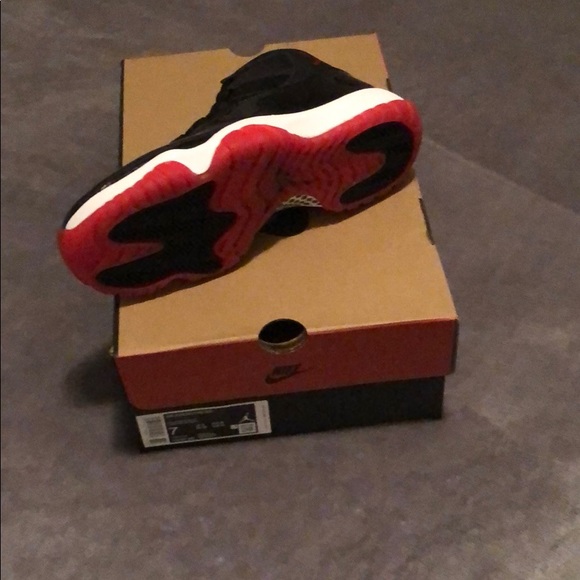 Air Jordan’s 11 Retro size 7 men . - Picture 2 of 4